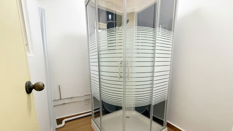 Chwee Chian View, Chwee Chian View, Room Rental, 300 sqft, Terraced House For Rent, by Alan Huy, 500029115 - Bathroom - PropertyGuru.com.sg