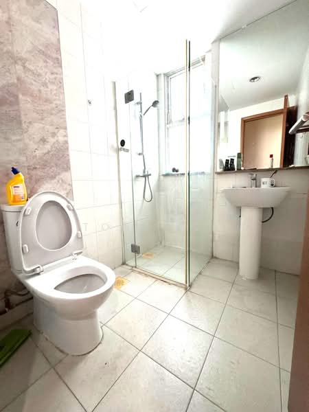 Sunglade, 1 Serangoon Avenue 2, 2 Bedrooms, 1,044 sqft, Condominium For Sale, by Tony Lee, 500029122 - Bathroom - PropertyGuru.com.sg