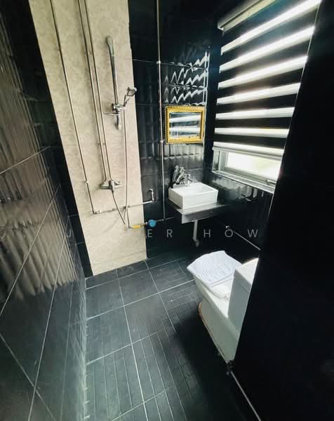Seran Court, 2A Wolskel Road, Studio, 300 sqft, Apartment For Rent, by Jasper How, 500029142 - Bathroom - PropertyGuru.com.sg