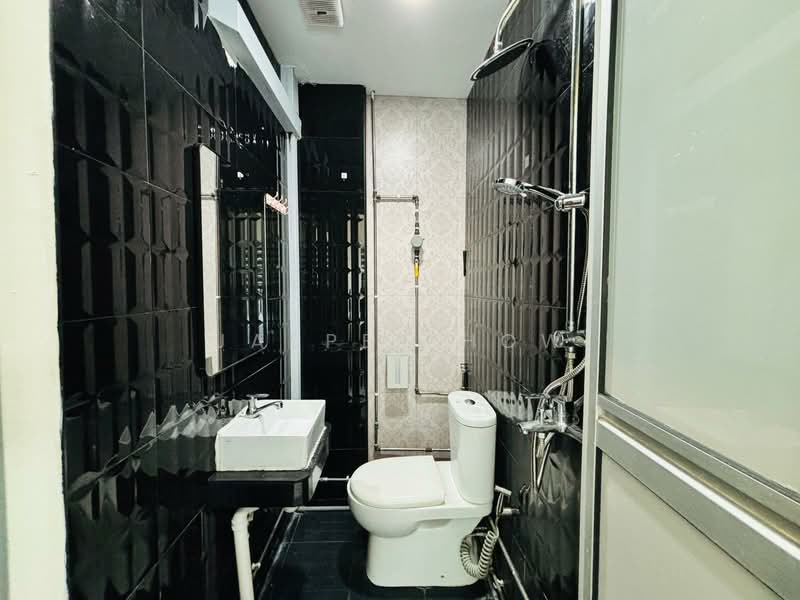 Seran Court, 2A Wolskel Road, Studio, 300 sqft, Apartment For Rent, by Jasper How, 500029142 - Bathroom - PropertyGuru.com.sg