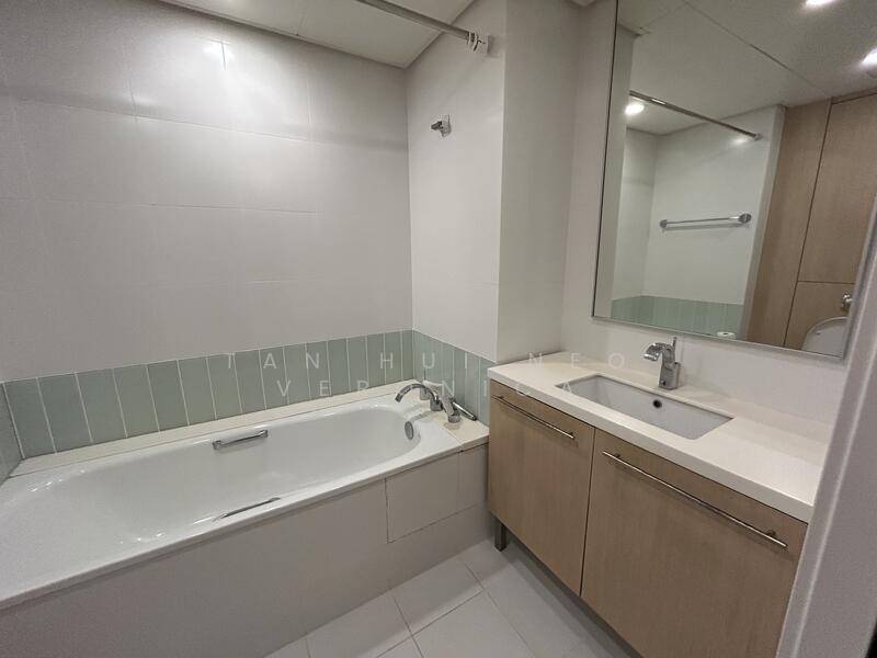 The Sail @ Marina Bay, 6 Marina Boulevard, 2 Bedrooms, 861 sqft, Condominium For Rent, by Tan Hui Neo Veronica, 500029324 - Bathroom - PropertyGuru.com.sg