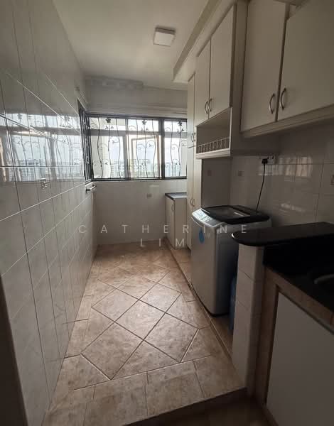 299A Compassvale Street, 299A Compassvale Street, 3 Bedrooms, 1,216 sqft, HDB Flat For Rent, by Catherine Lim, 500029339 - Kitchen - PropertyGuru.com.sg