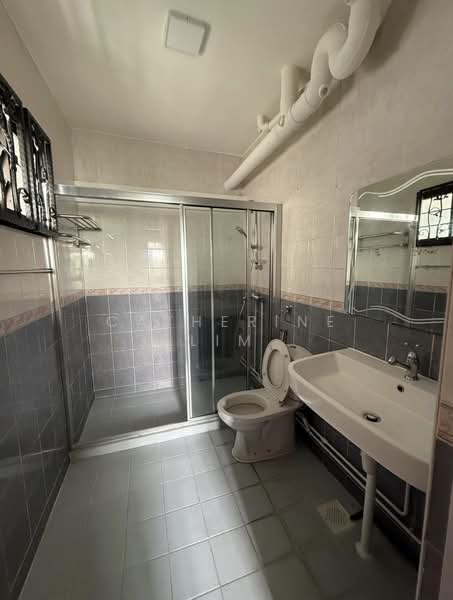 299A Compassvale Street, 299A Compassvale Street, 3 Bedrooms, 1,216 sqft, HDB Flat For Rent, by Catherine Lim, 500029339 - Bathroom - PropertyGuru.com.sg