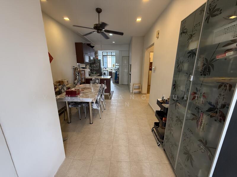 Open Concept Dining Area