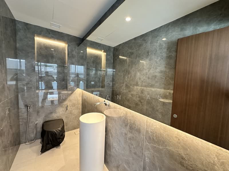 Jalan Jarak, Jalan Jarak, 7 Bedrooms, 9,200 sqft, Semi-Detached House For Sale, by Norman Tan, 500029375 - Bathroom - PropertyGuru.com.sg