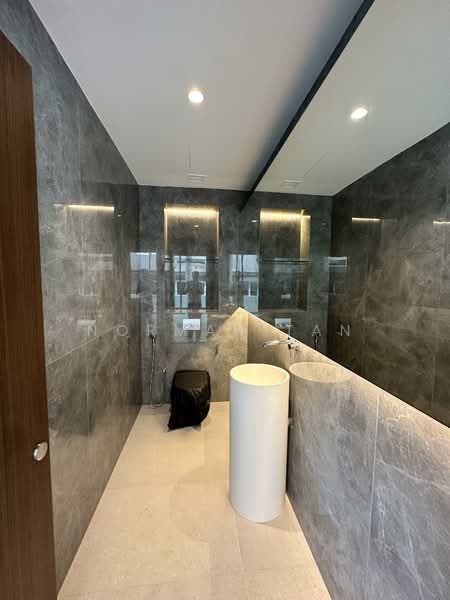 Jalan Jarak, Jalan Jarak, 7 Bedrooms, 9,200 sqft, Semi-Detached House For Sale, by Norman Tan, 500029375 - Bathroom - PropertyGuru.com.sg