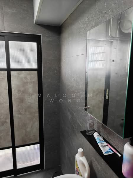 20 Teban Gardens Road, 20 Teban Gardens Road, 2 Bedrooms, 780 sqft, HDB Flat For Rent, by Malcolm Wong, 500029382 - Bathroom - PropertyGuru.com.sg