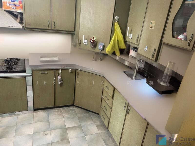 366 Bukit Batok Street 31 HDB Flat For Sale at S$ 828,888 | PropertyGuru Singapore - Kitchen