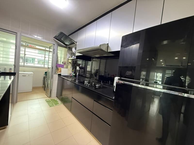 782D Woodlands Crescent HDB Flat For Sale at S$ 698,000 | PropertyGuru Singapore - Kitchen