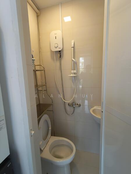 Coco Palms, 21 Pasir Ris Grove, Room Rental, 200 sqft, Condominium For Rent, by Alan Huy, 500029508 - Bathroom - PropertyGuru.com.sg