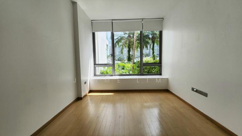 master bedroom overlooking yacht berth