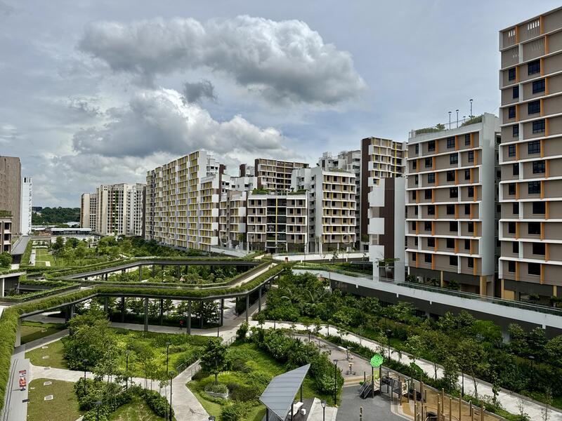 Short walk to Tengah