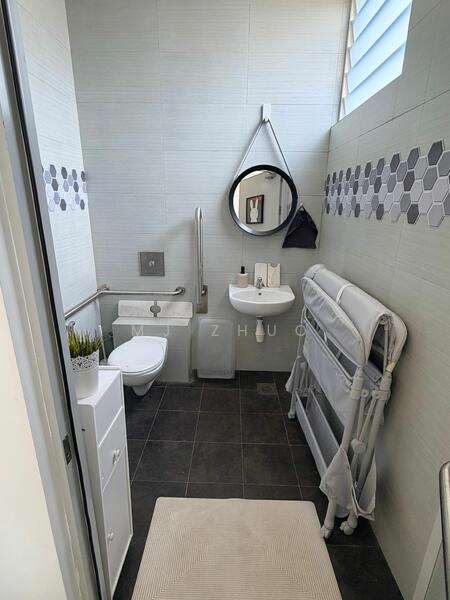 JK Centre, 291 Joo Chiat Road, 355 sqft, Office For Rent, by MJ Zhuo, 500029604 - Bathroom - CommercialGuru.com.sg