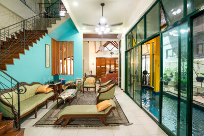 For Sale - 3 Stry Semi-D! Pool! Low Psf!