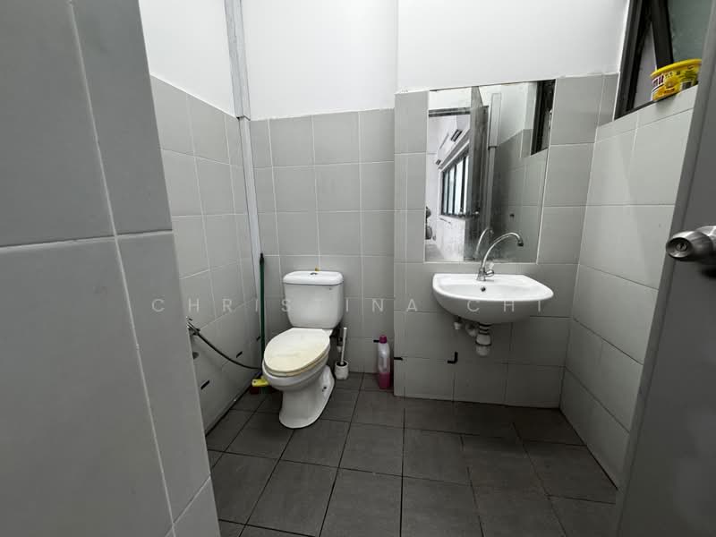 Premier @ Kaki Bukit, 8 Kaki Bukit Avenue 4, 1,100 sqft, Factory / Workshop (B2) For Rent, by Christina Chi, 500029614 - Bathroom - CommercialGuru.com.sg