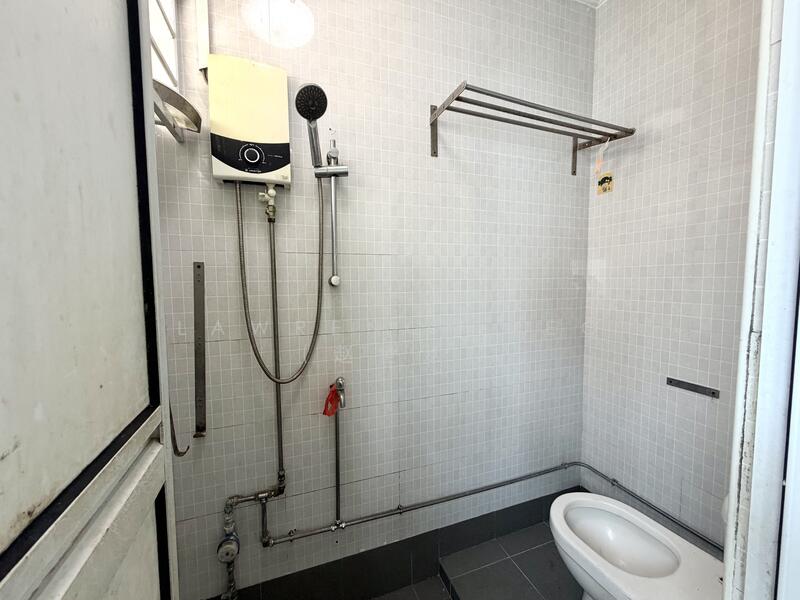 46 sims place, , 678 sqft, Shop / Shophouse For Rent, by Lawrence Teo (赵世廷), 500029622 - Bathroom - CommercialGuru.com.sg