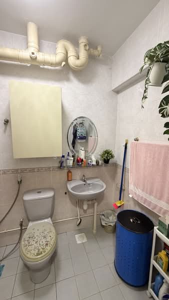 63 Teban Gardens Road, 63 Teban Gardens Road, 3 Bedrooms, 1,238 sqft, HDB Flat For Sale, by Shawn Lim, 500029623 - Bathroom - PropertyGuru.com.sg