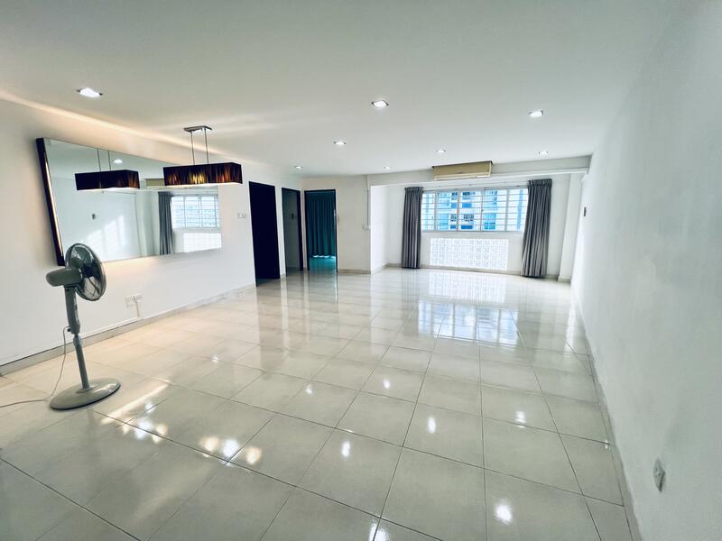 467 Admiralty Drive HDB Flat For Sale at S$ 685,000 | PropertyGuru Singapore - Living Room