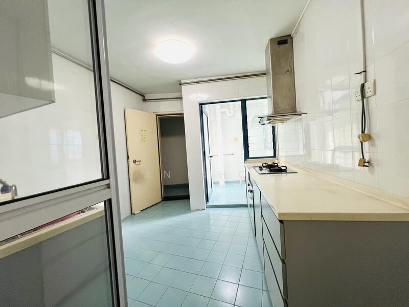 467 Admiralty Drive HDB Flat For Sale at S$ 685,000 | PropertyGuru Singapore - Kitchen