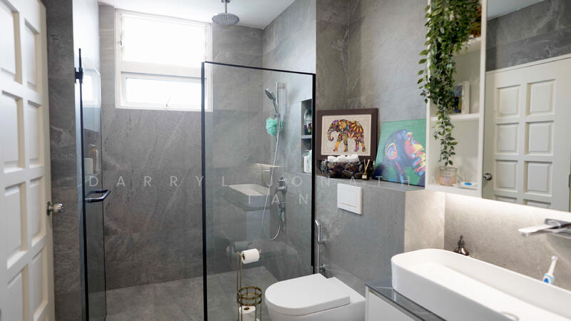 Common Bath (Jack and Jill)