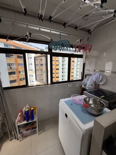 122 Ang Mo Kio Avenue 3, 122 Ang Mo Kio Avenue 3, 3 Bedrooms, 990 sqft, HDB Flat For Sale, by James Mao, 500029914 - Balcony - PropertyGuru.com.sg