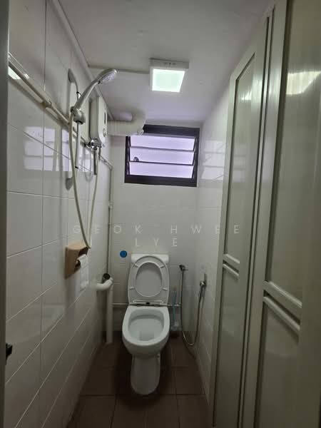 98 Whampoa Drive HDB Flat For Sale at S$ 368,000 | PropertyGuru Singapore - Bathroom