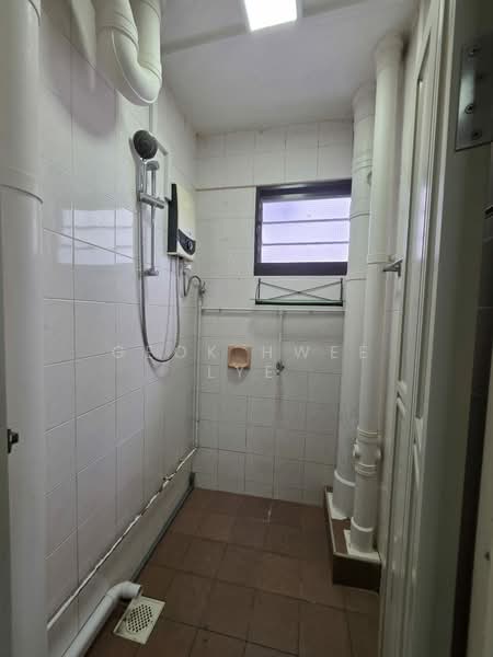 98 Whampoa Drive HDB Flat For Sale at S$ 368,000 | PropertyGuru Singapore - Bathroom