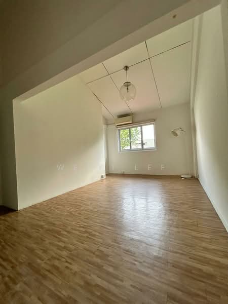 120 Hougang Avenue 1 HDB Flat For Sale at S$ 1,000,000 | PropertyGuru Singapore - bedroom 3/family hall
