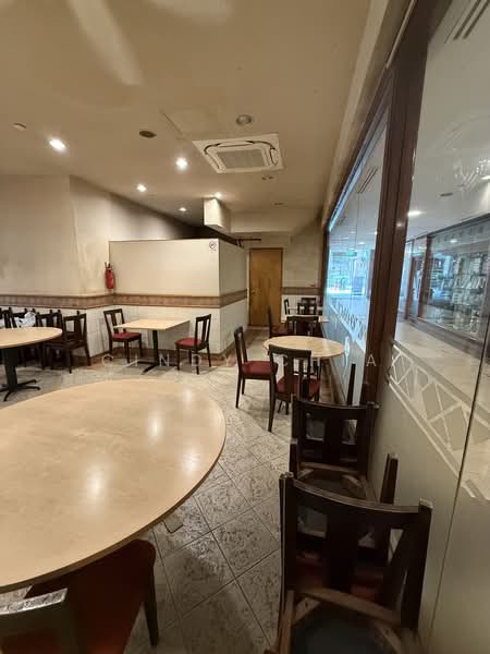 Burlington Square, 175 Bencoolen Street, 1,915 sqft, Food & Beverage For Sale, by Cindy Chia, 500030313 - Interior - CommercialGuru.com.sg