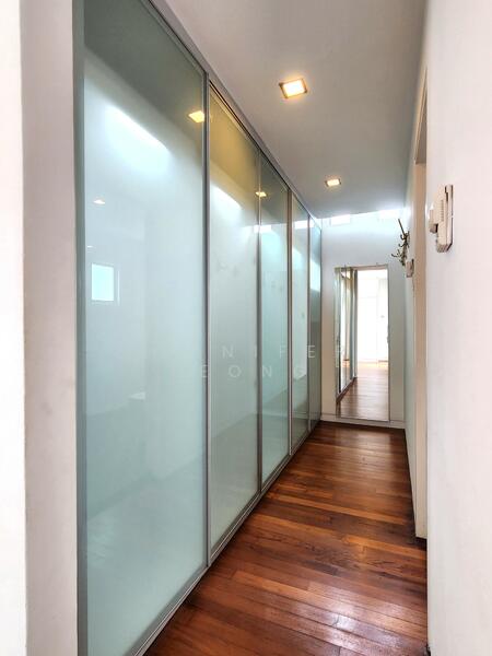 Master Walk-in Wardrobe