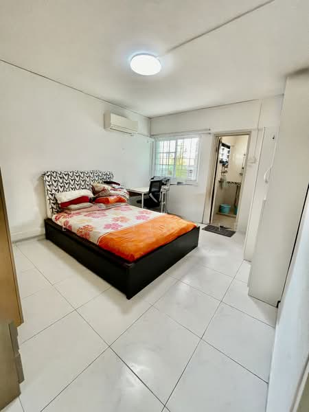 113 Clementi Street 13 HDB Flat For Sale at S$ 760,000 | PropertyGuru Singapore - Master bedroom