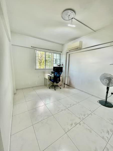 113 Clementi Street 13 HDB Flat For Sale at S$ 760,000 | PropertyGuru Singapore - Common bedroom 2