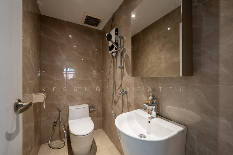 Freehold Corner Terrace ,Huge Garden at Tamarind road Corner Terrace For Sale at S$ 6,200,000 | PropertyGuru Singapore - Downstairs Bathroom