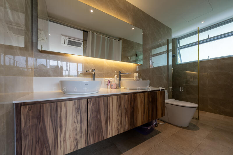 Freehold Corner Terrace ,Huge Garden at Tamarind road Corner Terrace For Sale at S$ 6,200,000 | PropertyGuru Singapore - Master Bathroom