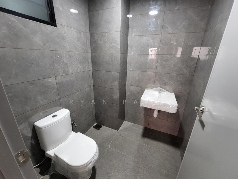 Food Vision @ Mandai, 21 Mandai Estate, 1,733 sqft, Factory / Workshop (B2) For Rent, by Ryan Pang, 500030764 - Bathroom - CommercialGuru.com.sg