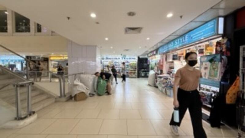 Lucky Plaza, 304 Orchard Road, 183 sqft, Mall Shop For Sale, by Alvin Chua, 500030822 - Corridor - CommercialGuru.com.sg