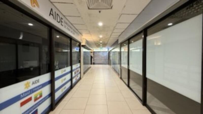 Lucky Plaza, 304 Orchard Road, 183 sqft, Mall Shop For Sale, by Alvin Chua, 500030822 - Corridor - CommercialGuru.com.sg
