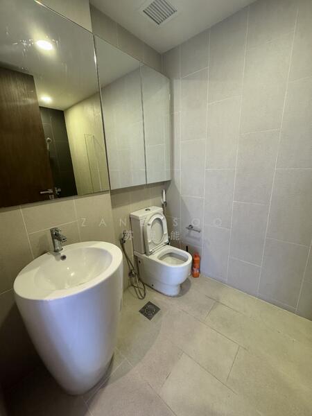Ensuite Bathroom 1