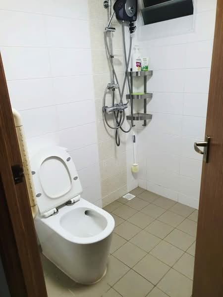 453A Bukit Batok West Avenue 6, 453A Bukit Batok West Avenue 6, Room Rental, 120 sqft, HDB Flat For Rent, by Babu ., 500030874 - Bathroom - PropertyGuru.com.sg