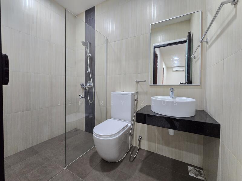 Soho Life, 216 Joo Chiat Road, 549 sqft, Office For Sale, by Jeffrey Zeus, 500030904 - Bathroom - CommercialGuru.com.sg