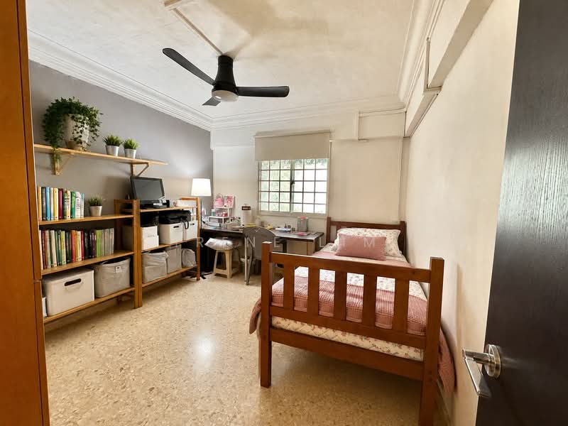 585 Ang Mo Kio Avenue 3, 585 Ang Mo Kio Avenue 3, 2 Bedrooms, 721 sqft, HDB Flat For Sale, by Irene Lim, 500030919 - Bedroom - PropertyGuru.com.sg