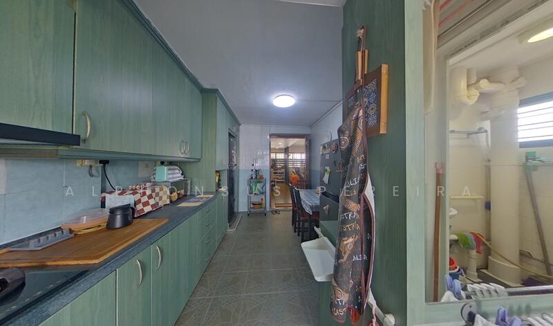 220 Lorong 8 Toa Payoh HDB Flat For Sale at S$ 505,000 | PropertyGuru Singapore - Kitchen