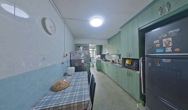 220 Lorong 8 Toa Payoh HDB Flat For Sale at S$ 505,000 | PropertyGuru Singapore - Kitchen