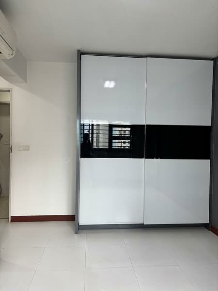 334C Yishun Riverwalk, 334C Yishun Street 31, 3 Bedrooms, 990 sqft, HDB Flat For Sale, by Edwin Lim, 500031105 - Master Bedroom Wardrobe - PropertyGuru.com.sg