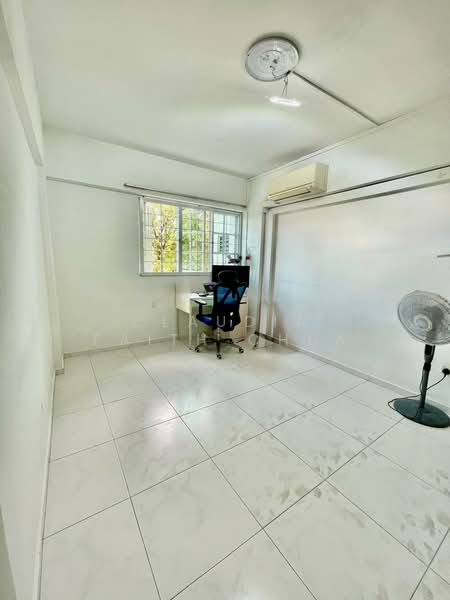 113 Clementi Street 13 HDB Flat For Sale at S$ 760,000 | PropertyGuru Singapore - Study