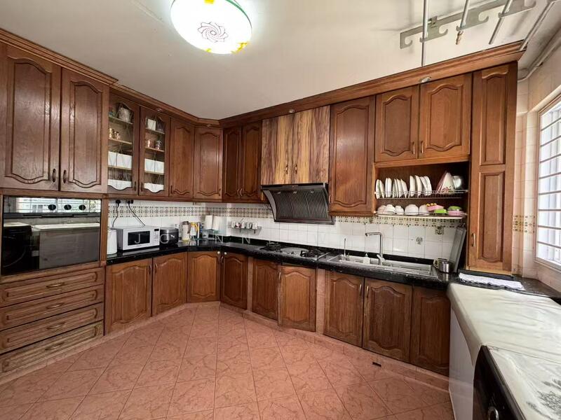 352 Choa Chu Kang Central HDB Flat For Sale at S$ 600,000 | PropertyGuru Singapore - Kitchen