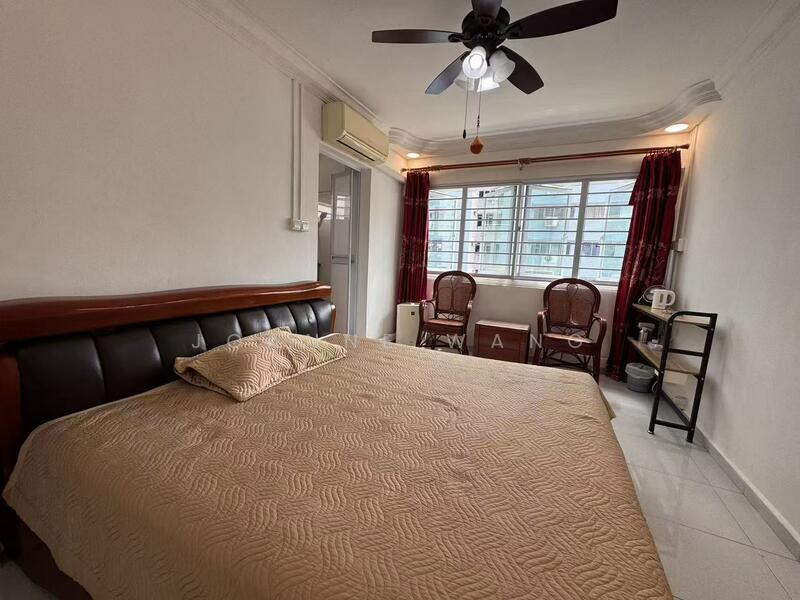 352 Choa Chu Kang Central HDB Flat For Sale at S$ 600,000 | PropertyGuru Singapore - Bedroom