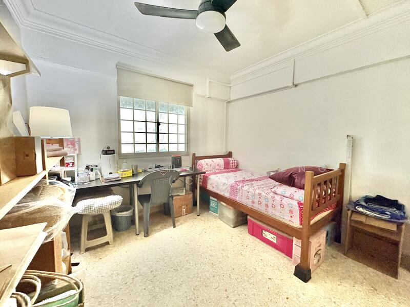 585 Ang Mo Kio Avenue 3 HDB Flat For Sale at S$ 448,000 | PropertyGuru Singapore - Common Bedroom
