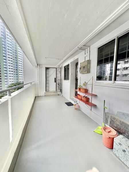 585 Ang Mo Kio Avenue 3 HDB Flat For Sale at S$ 448,000 | PropertyGuru Singapore - Corridor