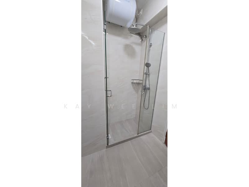 127C Kim Tian Road, 127C Kim Tian Road, 3 Bedrooms, 1,001 sqft, HDB Flat For Rent, by Kay Wee Lim, 500031287 - Bathroom - PropertyGuru.com.sg
